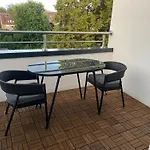 Moderne Ferienwohnung In Gelsenkirchen-Schalke Fuer 1 Bis 7 Personen Mit Terrasse, Ideal Fuer Gruppen & Stadionbesuche