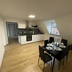 Moderne Ferienwohnung In Gelsenkirchen-Schalke Fuer 1 Bis 7 Personen Mit Terrasse, Ideal Fuer Gruppen & Stadionbesuche