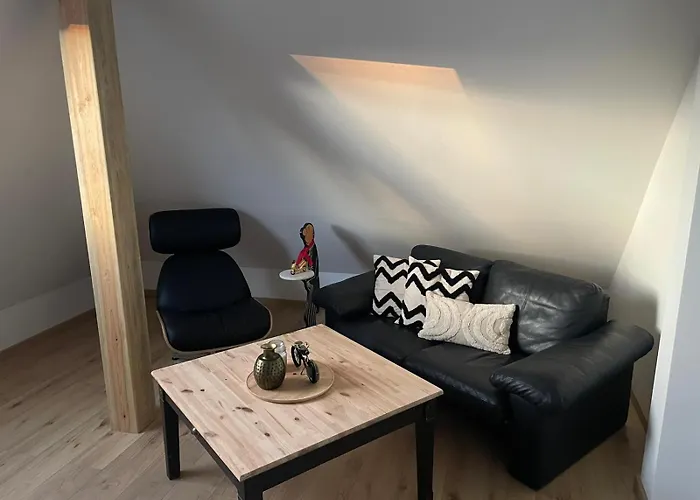 Moderne Ferienwohnung In Gelsenkirchen-Schalke Fuer 1 Bis 7 Personen Mit Terrasse, Ideal Fuer Gruppen & Stadionbesuche
