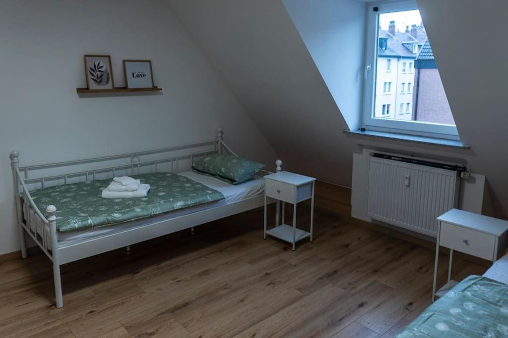 Appartement Moderne In Gelsenkirchen-schalke Fuer 1 Bis 7 Personen Mit Terrasse, Ideal Fuer Gruppen & Stadionbesuche *