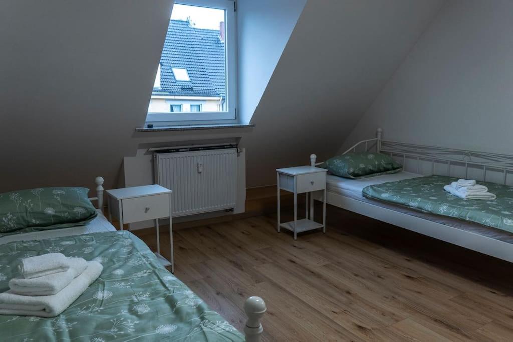 Moderne In Gelsenkirchen-schalke Fuer 1 Bis 7 Personen Mit Terrasse, Ideal Fuer Gruppen & Stadionbesuche Appartement Gelsenkirchen