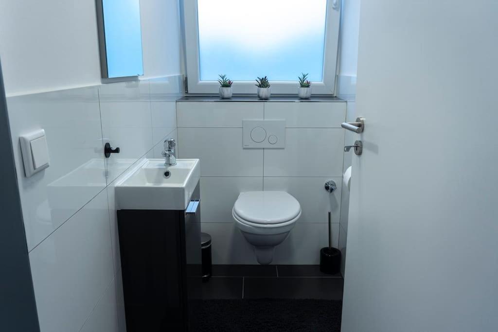 Appartement Moderne In Gelsenkirchen-schalke Fuer 1 Bis 7 Personen Mit Terrasse, Ideal Fuer Gruppen & Stadionbesuche
