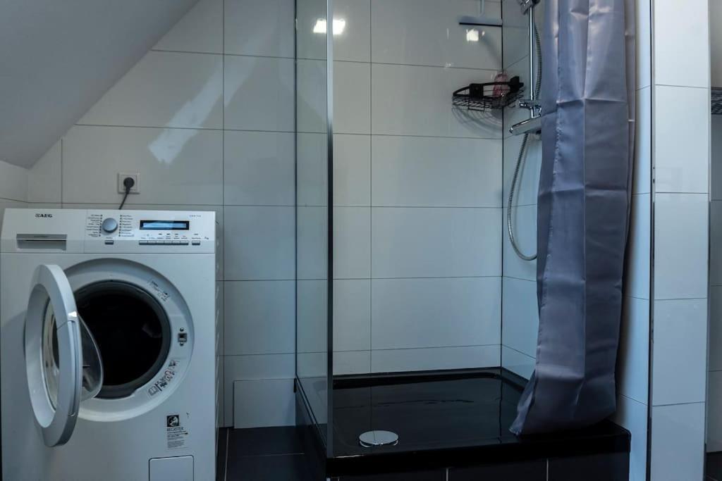 Appartement Moderne In Gelsenkirchen-schalke Fuer 1 Bis 7 Personen Mit Terrasse, Ideal Fuer Gruppen & Stadionbesuche