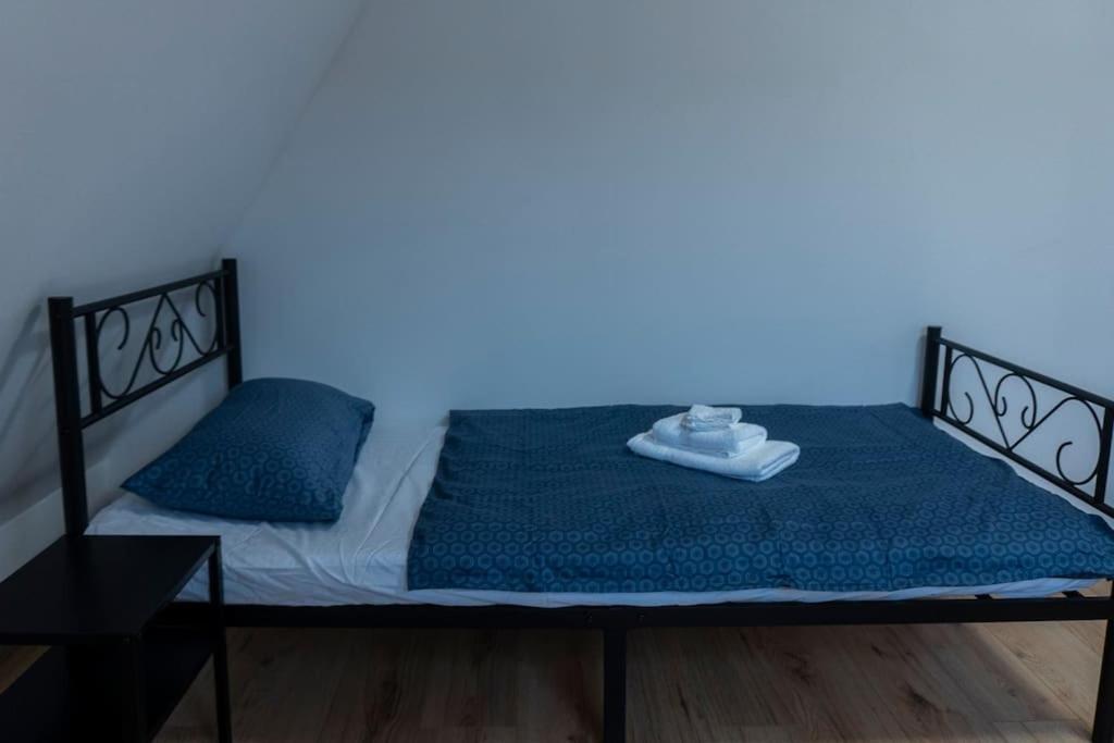 Moderne In Gelsenkirchen-schalke Fuer 1 Bis 7 Personen Mit Terrasse, Ideal Fuer Gruppen & Stadionbesuche Appartement *