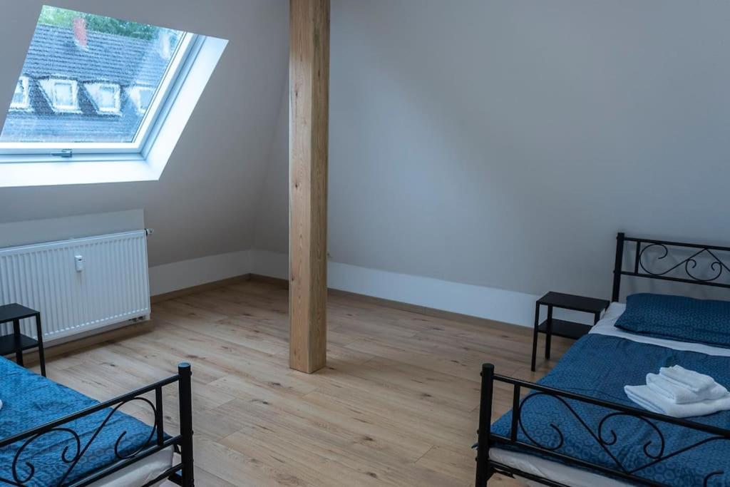 Moderne In Gelsenkirchen-schalke Fuer 1 Bis 7 Personen Mit Terrasse, Ideal Fuer Gruppen & Stadionbesuche Appartement Gelsenkirchen