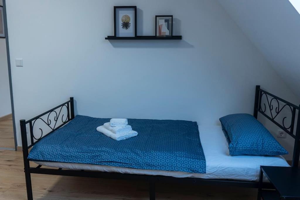 Appartement Moderne In Gelsenkirchen-schalke Fuer 1 Bis 7 Personen Mit Terrasse, Ideal Fuer Gruppen & Stadionbesuche Gelsenkirchen