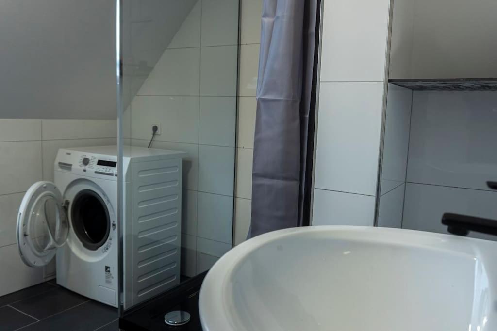 Appartement Moderne In Gelsenkirchen-schalke Fuer 1 Bis 7 Personen Mit Terrasse, Ideal Fuer Gruppen & Stadionbesuche Gelsenkirchen