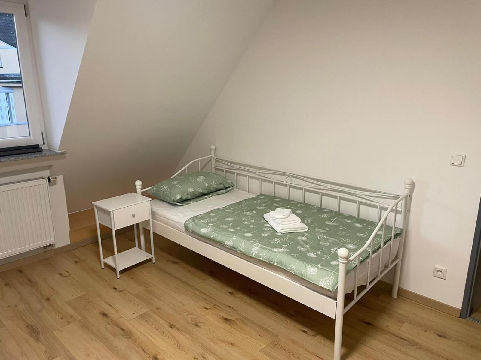 Appartement Moderne In Gelsenkirchen-schalke Fuer 1 Bis 7 Personen Mit Terrasse, Ideal Fuer Gruppen & Stadionbesuche