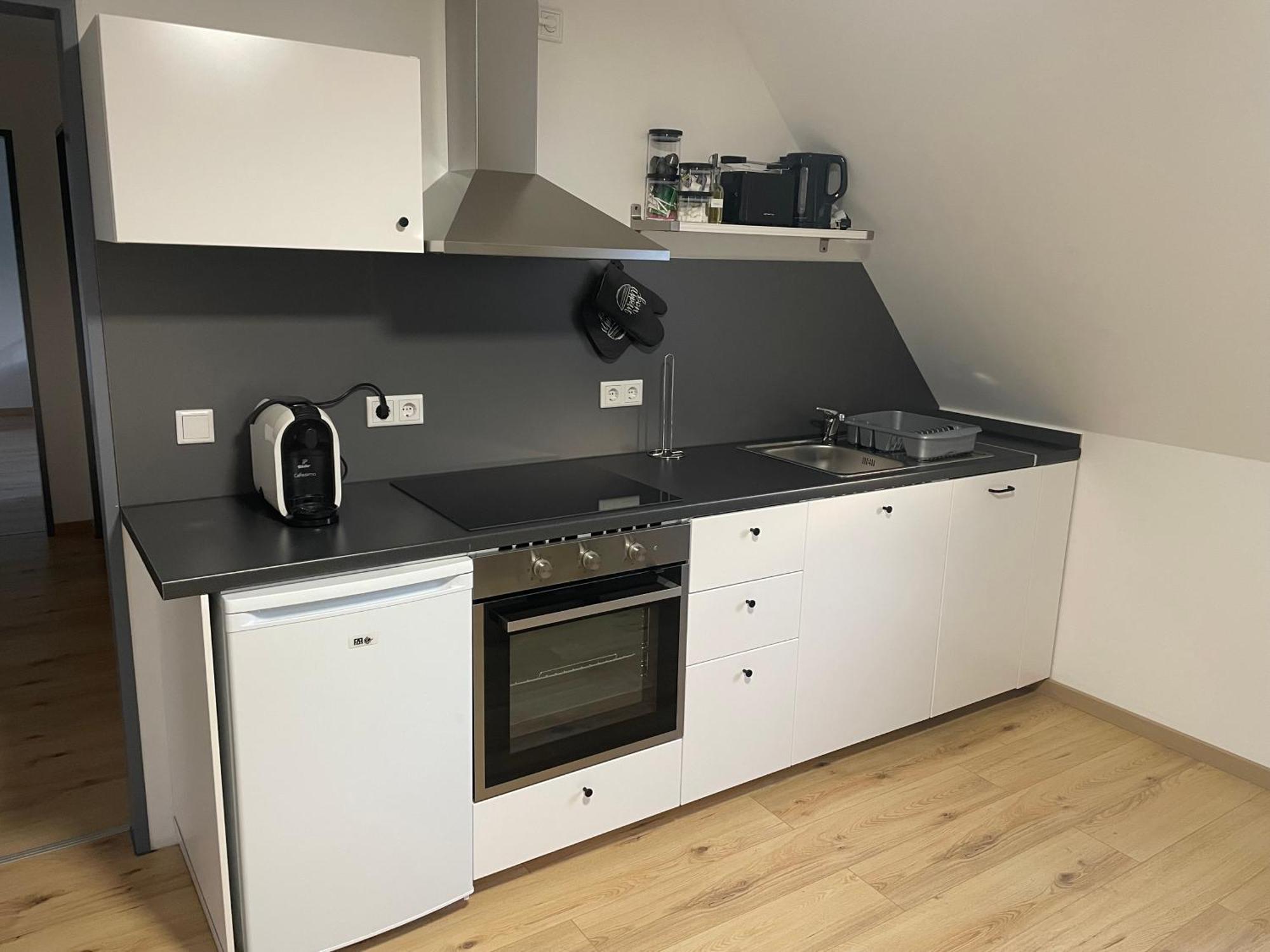 Appartement Moderne In Gelsenkirchen-schalke Fuer 1 Bis 7 Personen Mit Terrasse, Ideal Fuer Gruppen & Stadionbesuche Gelsenkirchen