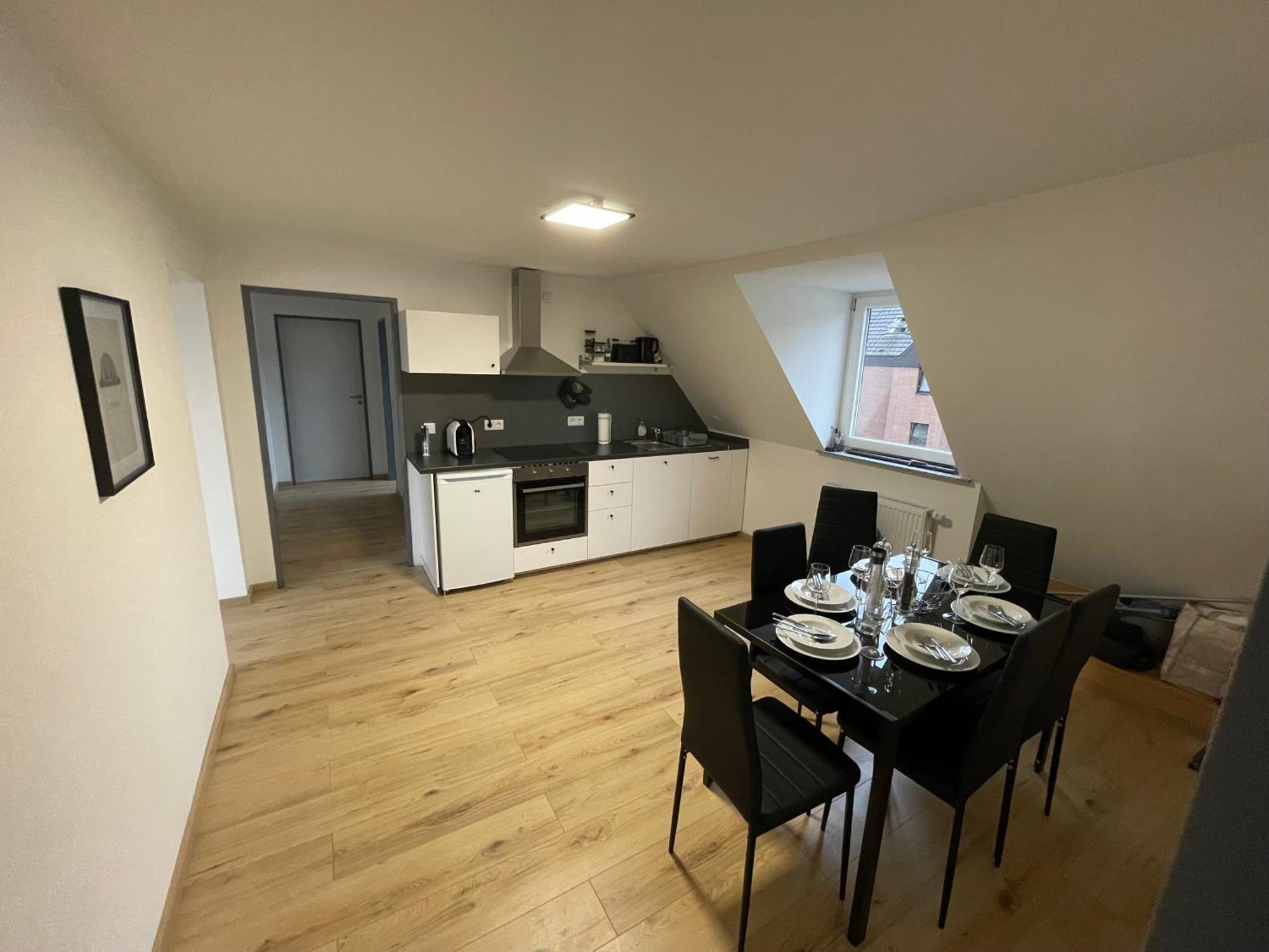 Appartement Moderne In Gelsenkirchen-schalke Fuer 1 Bis 7 Personen Mit Terrasse, Ideal Fuer Gruppen & Stadionbesuche *